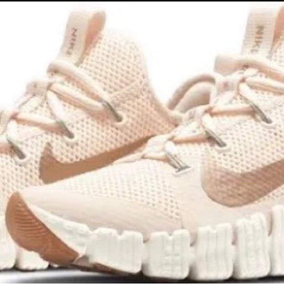 NWT! Nike women’s Free Metcon 3 Training shoes size 9 - Picture 3 of 4